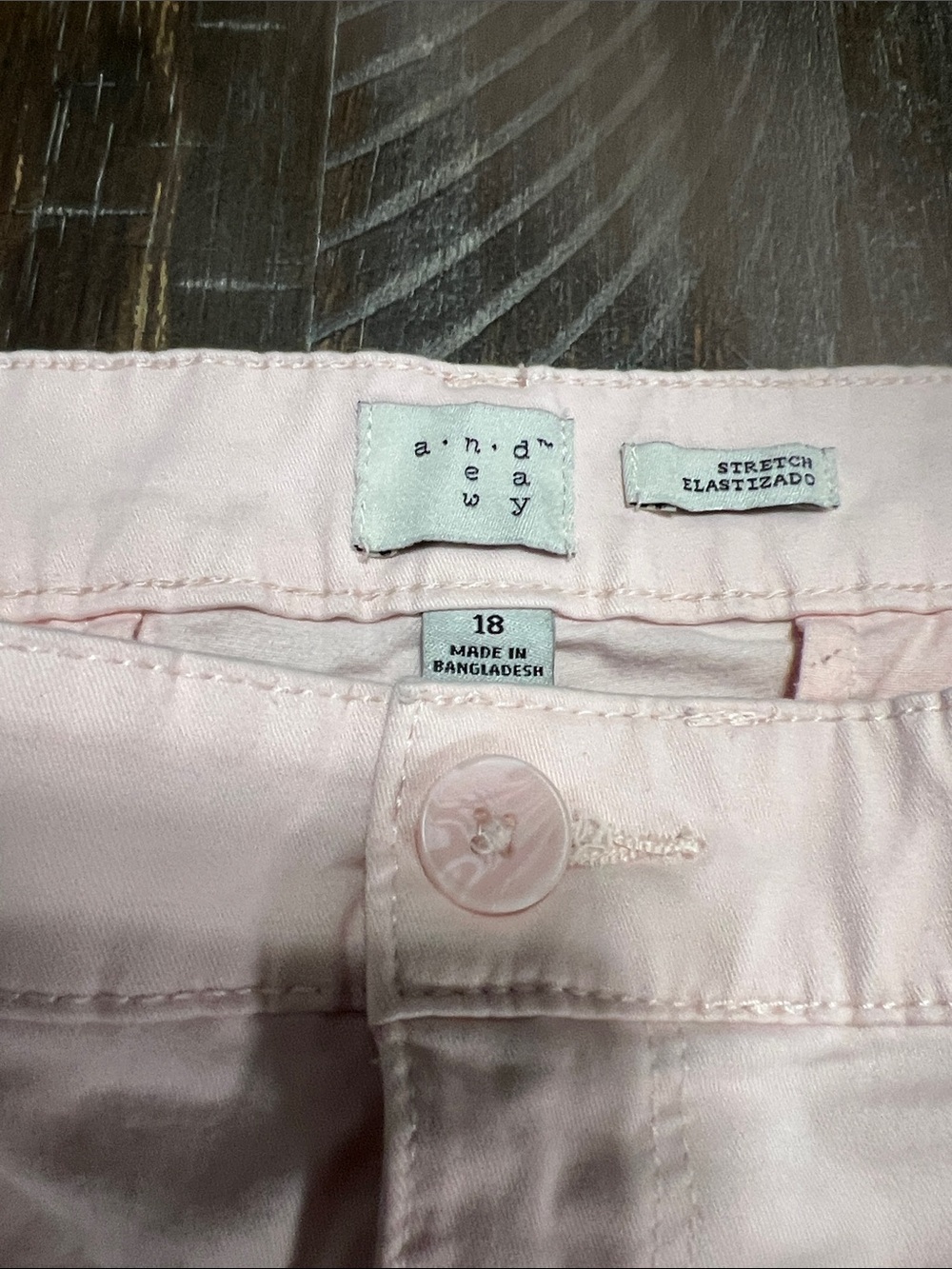 Two pair of Ladies “A New Day” Shorts. Light Pink and Chambray. Both Size 18. - Picture 2 of 9
